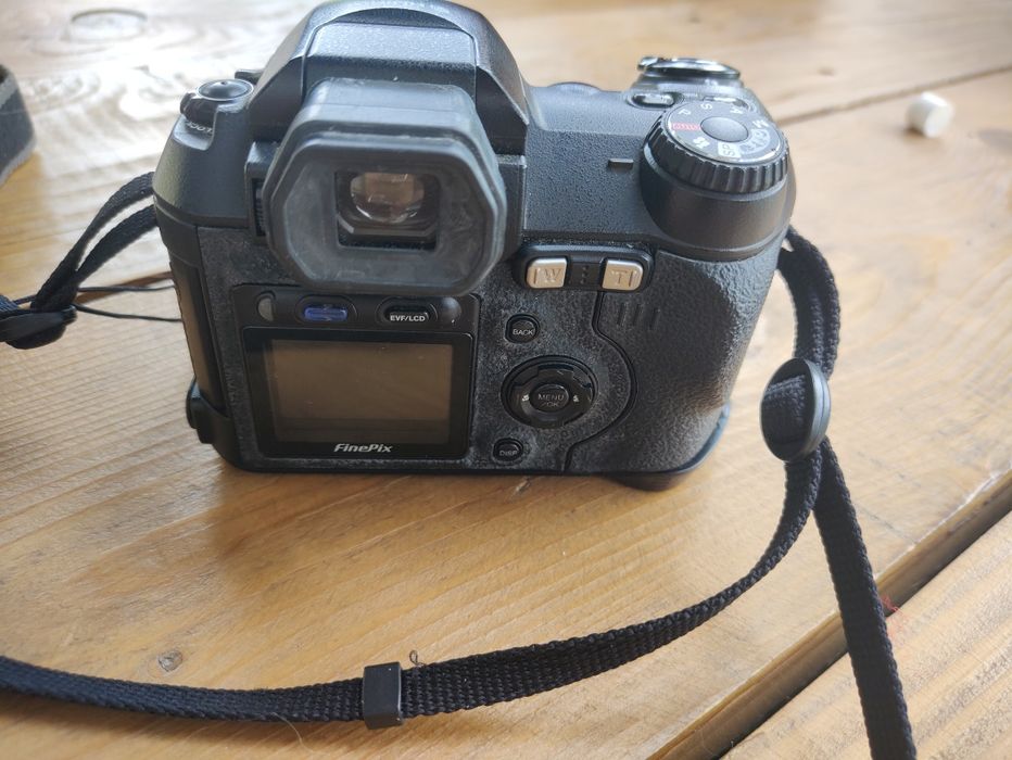 Aparat cyfrowy finepix Fujifilm s5000 uszkodzony