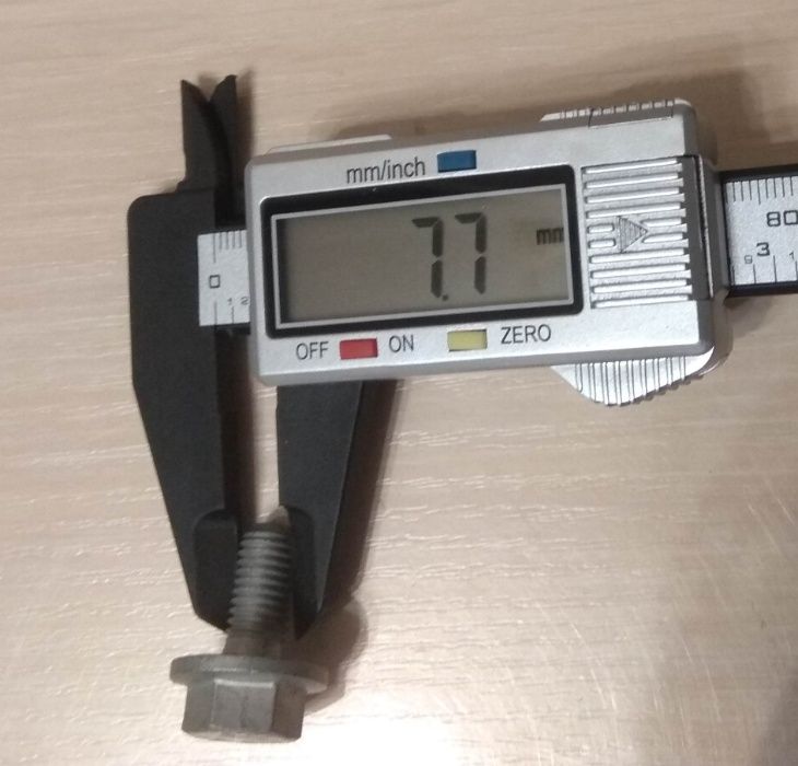 Болт винт М8 левая резьба для дисковой пилы торцовки