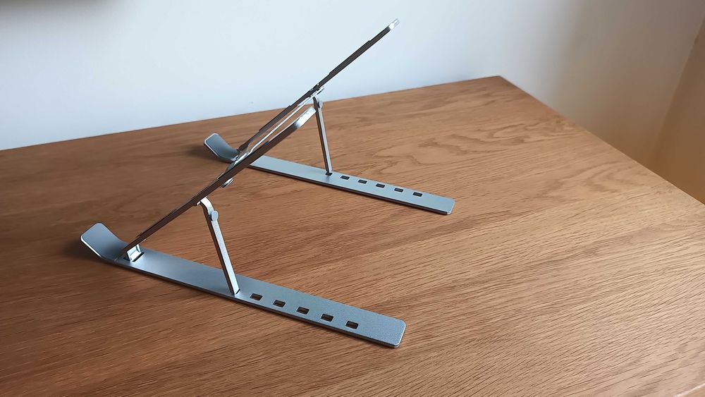Nowa regulowana, aluminiowa podstawka pod laptopa lub tablet