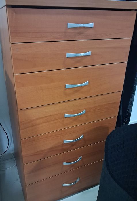 Camiseiro em muito bom estado