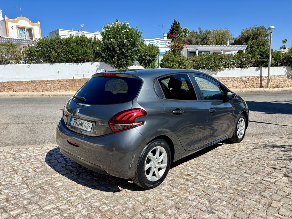 Peugeot 208 1.6 BlueHDI — photo 4