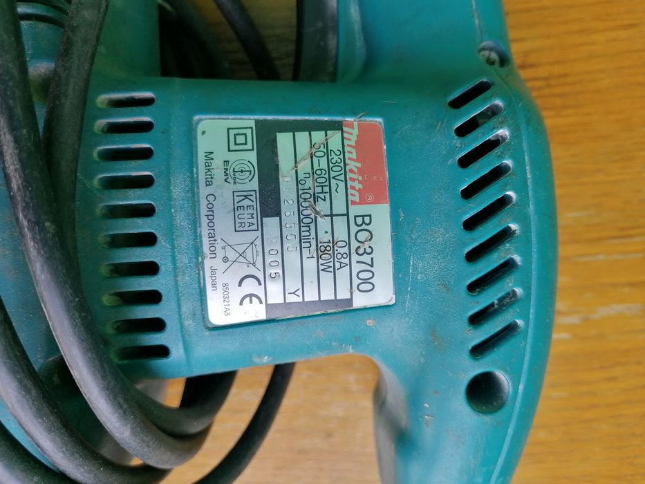 Шлифмашинка макита Makita corporation japan ВО3700   180W