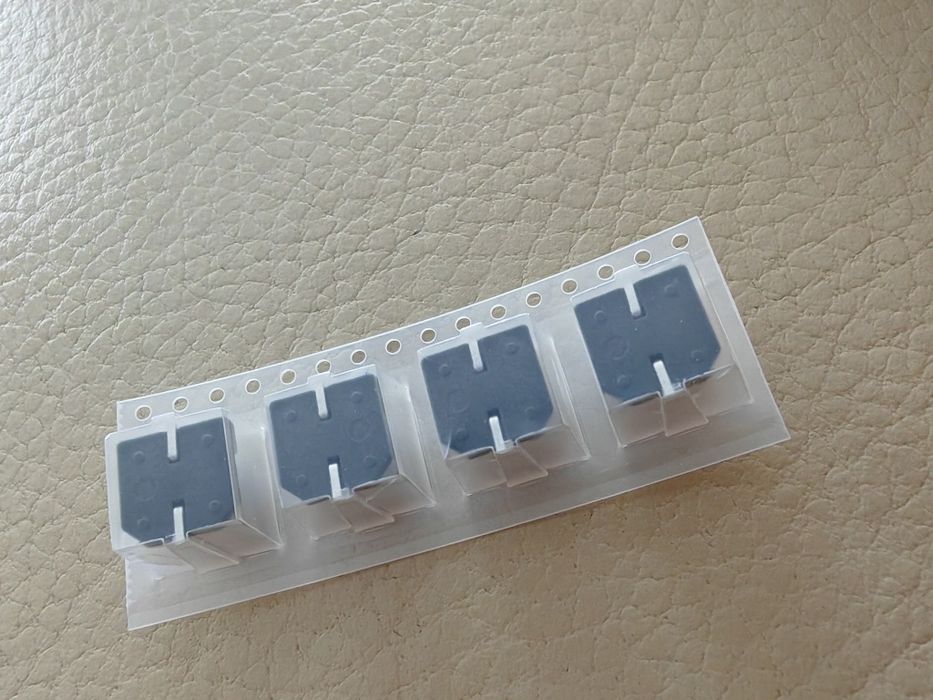 Conjunto 4 Condensadores Electrolíticos Ck220 50V