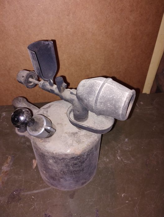 Паяльна лампа на бензині