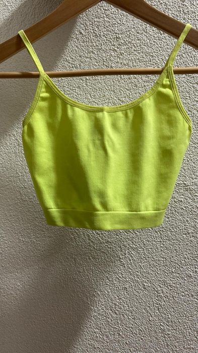 Top na ramiączkach Bershka żółty fluorescencyjny