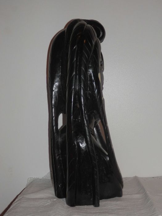 Busto africano em ébano