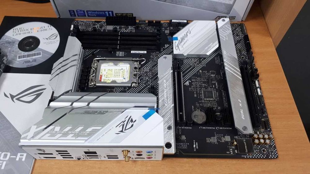 Материнська плата Asus Rog Strix B660-A Gaming WiFi