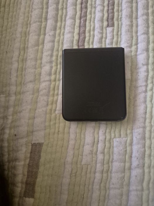 Tenho para venda este telemovel samsung Z flip 3
