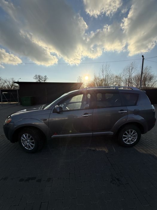 Продам Mitsubishi Outlander XL