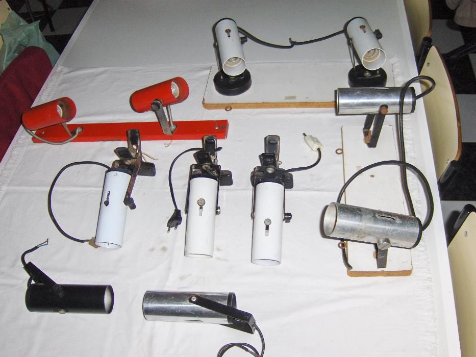 FOCOS LUMINOSOS giratórios, com casquilho em porcelana -com e sem mola