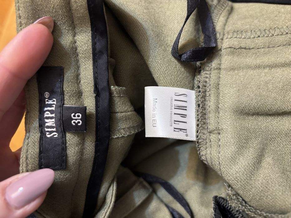 Simple dziewicza wełna virgin wool wełniane khaki z kieszeniami bojowk