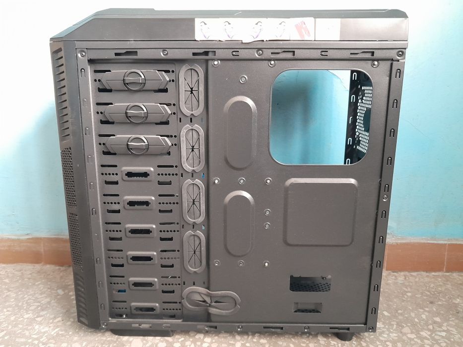 AeroCool XPredator X1 без боковых крышек