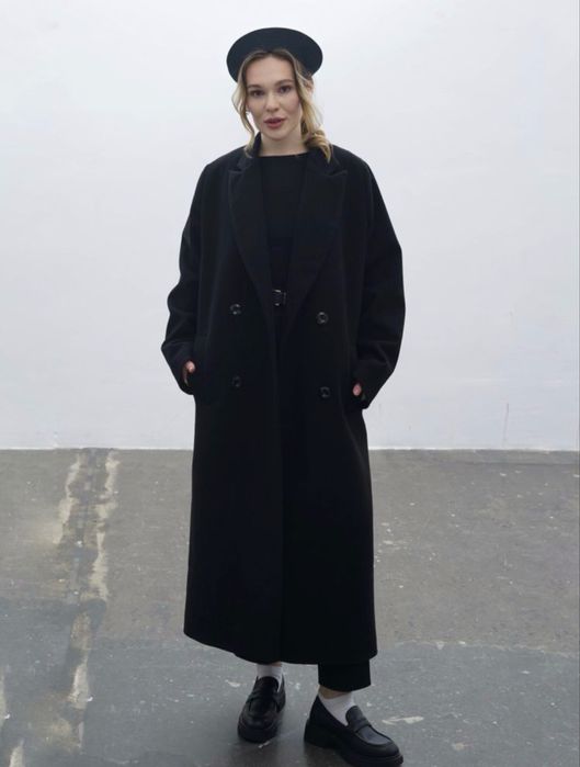 Пальто чорне прямого крою