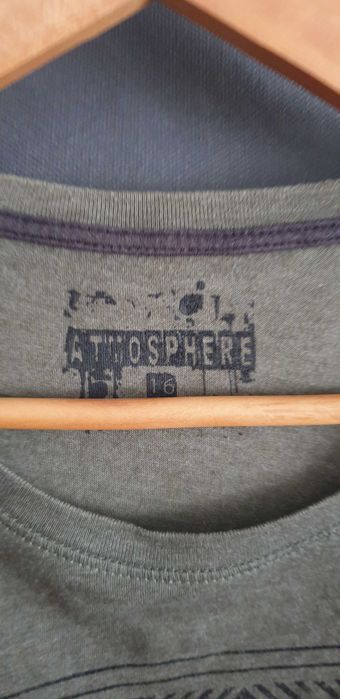 T-shirt verde com estampa de lobo