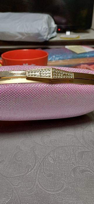 Śliczna różowa kopertówka