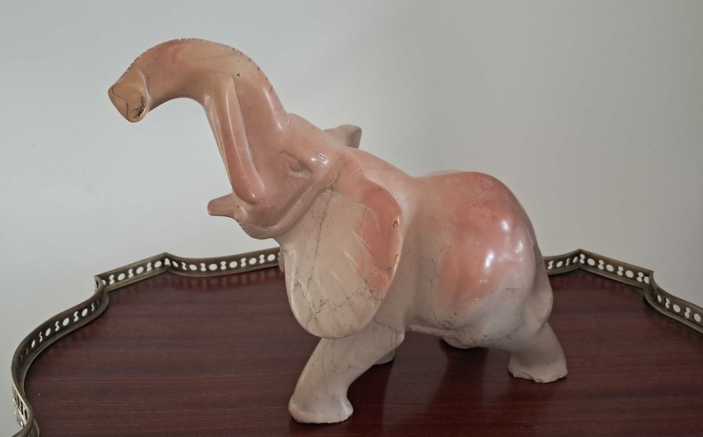 Elefante em Marmore Cor de Rosa