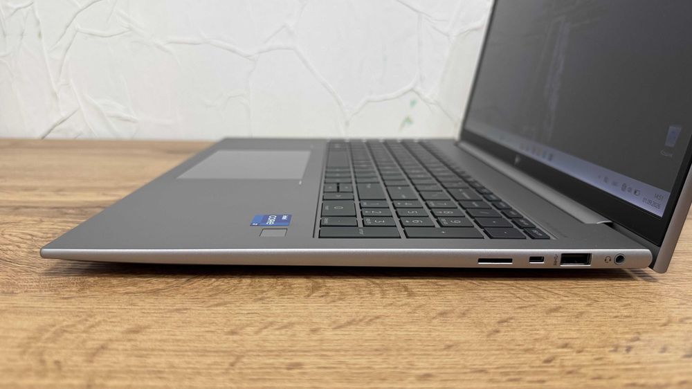 HP ZBook Firefly 16 G9 – i7-1260P, 16GB DDR5, 256GB SSD