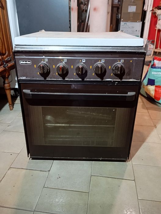 Micro ondas e torradeiras e aquecedor a gás