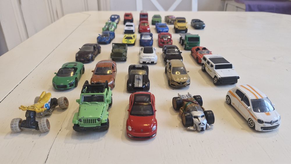 31 autka, samochodziki matchbox, mattel, maiorette, burago, hot wheels