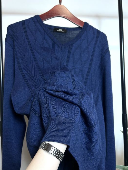 Montechiaro Italy sweter meski w serek niebieski wełna