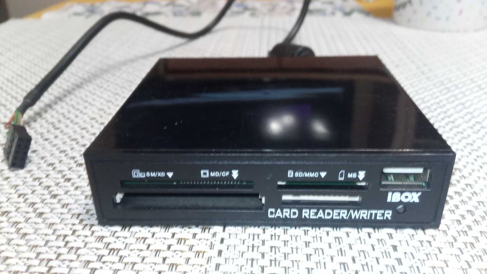 Czytnik kart 42 in 1 + USB ALL in ONE iBOX w miejsce 3.5'' do USB