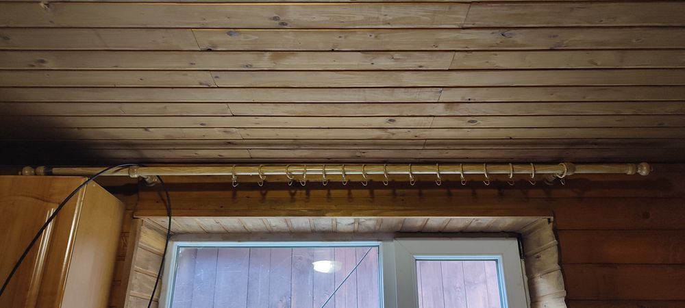 Продам карниз в отличном состояние длина 2.0м