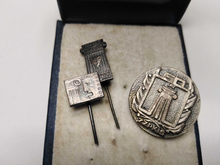 Zestaw 3 przypinek z pudełkiem ZZPKiS prl