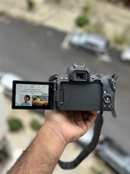 Canon Eos 200D WiFi/touch screen com lente 18-55mm e bolsa