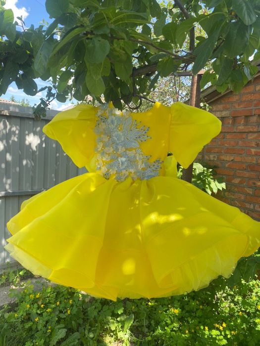 Продаж суконь на випускний