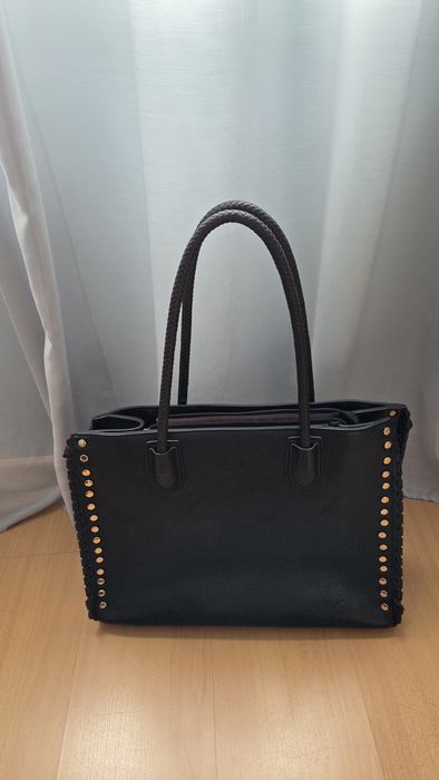 Mala grande com tachas