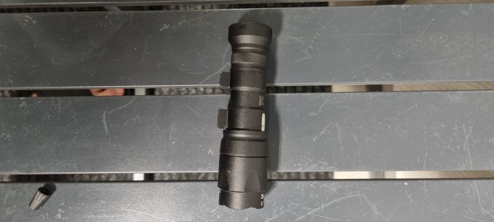 Latarka asg taktyczna