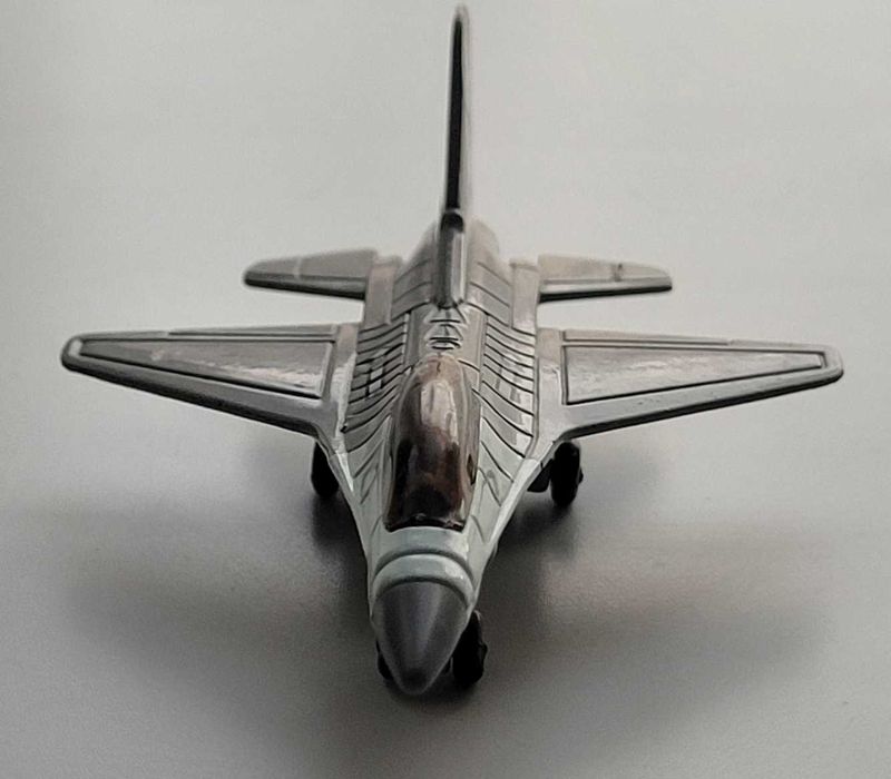 Літак   колекційний    Металевий  Винищувач  General Dynamics F-16 Fighting Falcon Новий