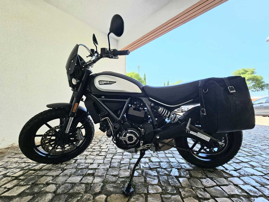 Ducati Scrambler 800 CC Icon Dark de 2021 Irrepreensivel