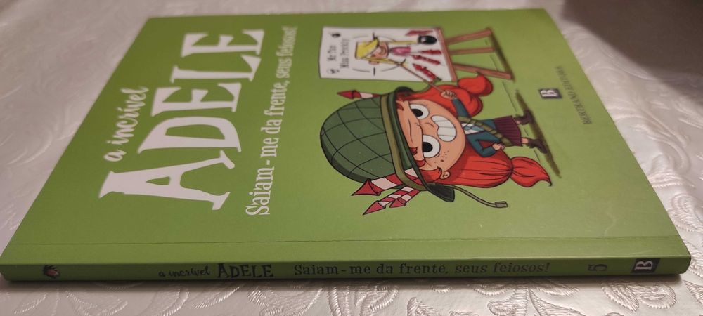 Livro infantil Adele "Saiam me da frente"
