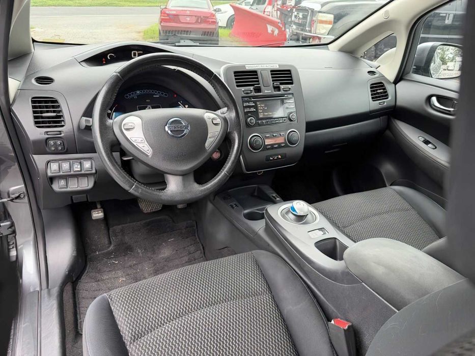 Nissan LEAF S      2015