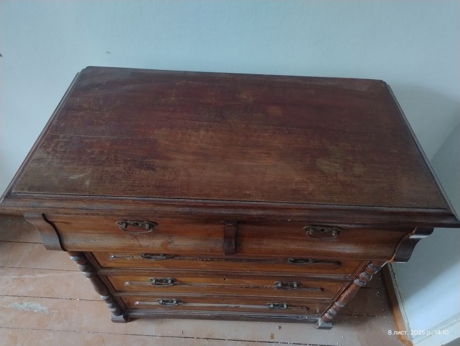Комод з дерева старовинний