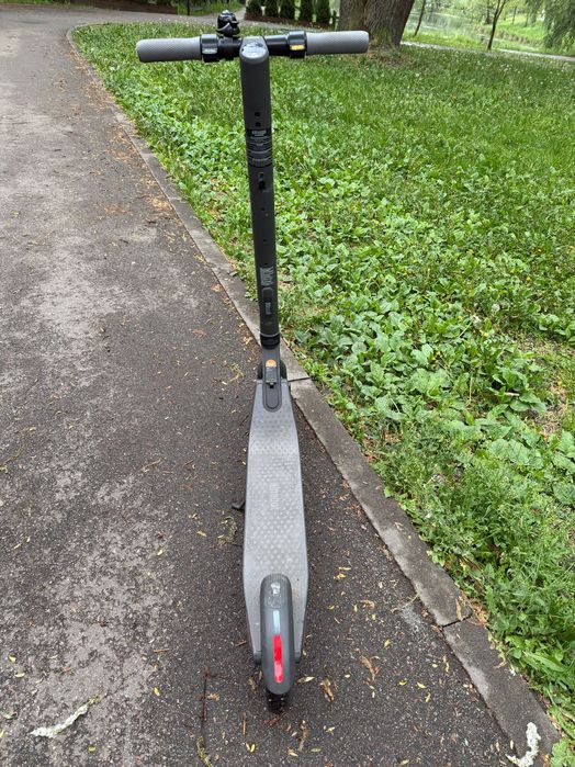 Самокат     Ninebot E22