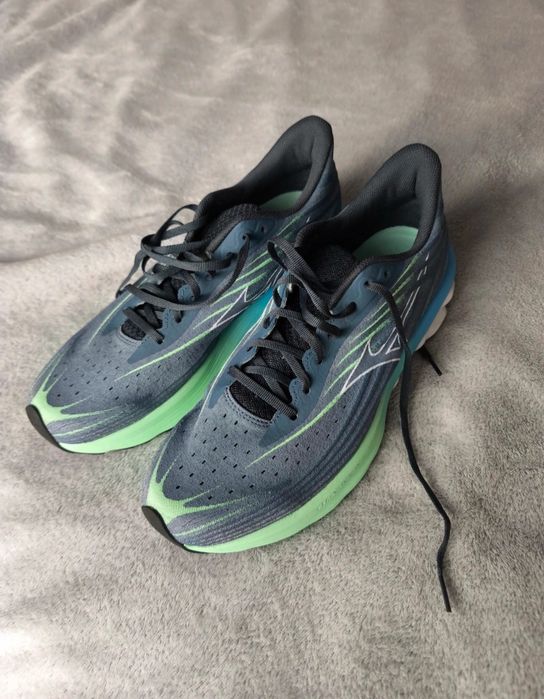 Продам красовки Mizuno розмір 45