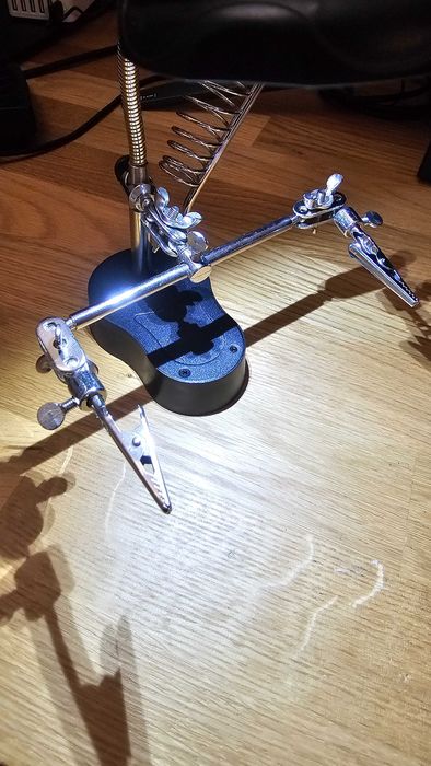 Suporte para estação de soldadura com lupa de ampliação