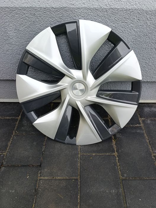 три ковпаки tesla model Y R19