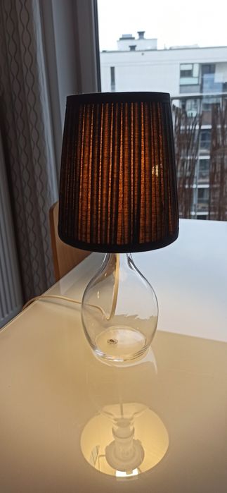 Lampka nocna szklana z czarnym abażurem