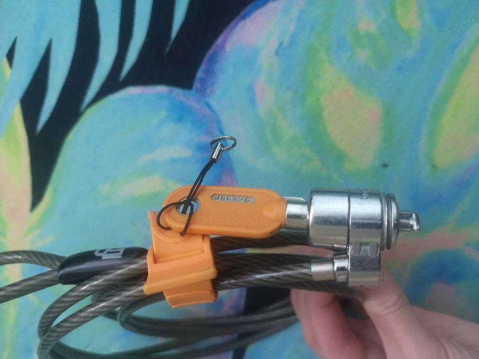 Blokada Kensington MicroSaver zapezpieczenie komputera przed kradzieżą