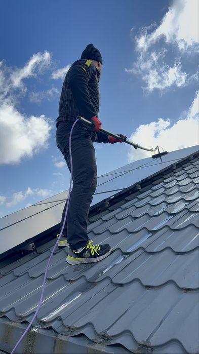 Mycie paneli fotowoltaiki i powierzchni szkalnych itp