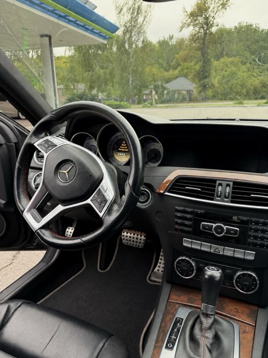 Mercedes-benz w204 c300