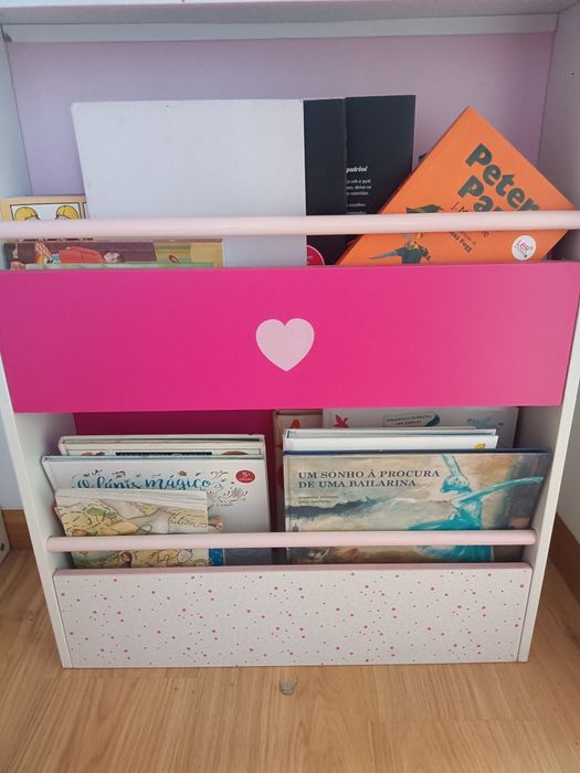 Estante livros menina