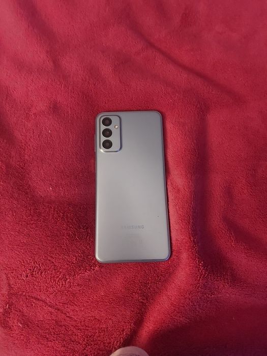 Samsung  M23 estado: riscos  pequenos  e  ecrã  partido um pouco