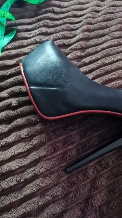 Лабутени, високі підбори