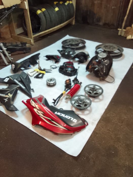 Пластик.Viper cr 5 Loncin cr4.Та інші Запчастини Оригінал ФАРИ Кроштей