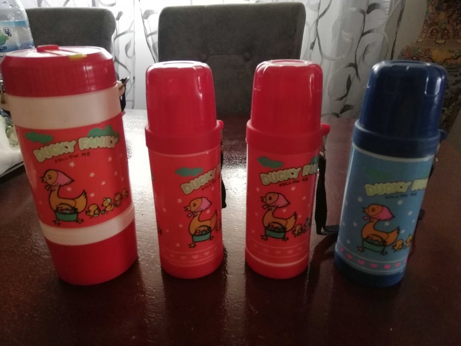 4 garrafas vintage p/ criança nunca usados,"Ducky Family - Follow me"