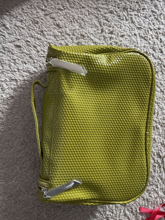 Duża zielona kosmetyczka